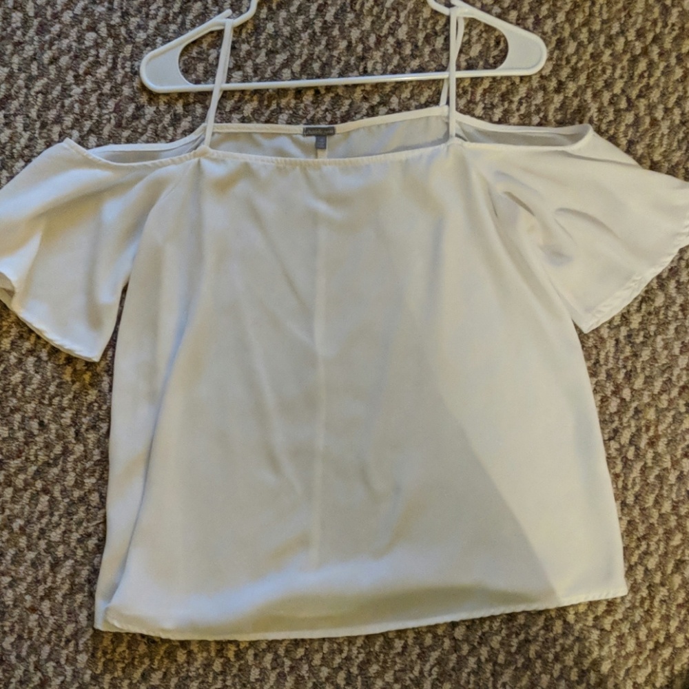 Medium charlette russe blouse with no shoulders